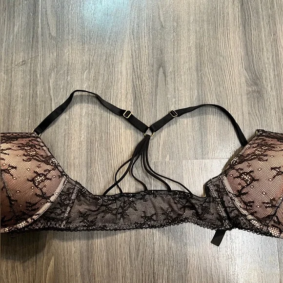 Victoria Secret Bombshell Bra - Picture 2 of 4